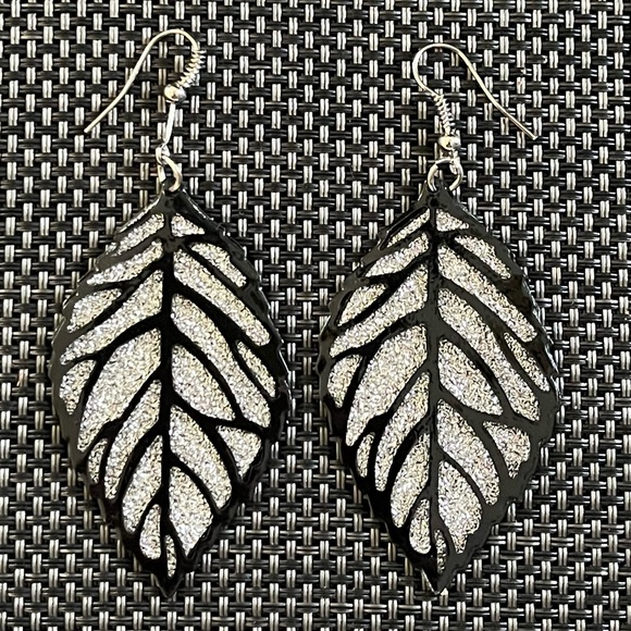 Sparkly Gunmetal Silver-tone Leaf Earrings - Picture 4 of 8